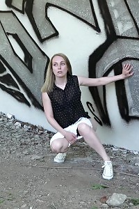 Blonde Showstopper Squats And Pisses Outside Near A Wall