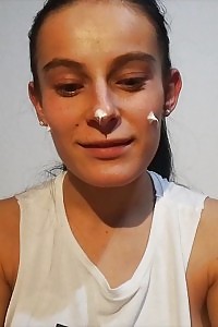 Lexi Dona Takes Off Her Makeup In This Pictures