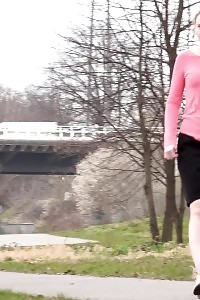 Fascinating Raspberry Blonde Sprays Her Golden Piss
