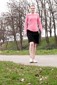 Fascinating Raspberry Blonde Sprays Her Golden Piss