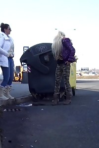 2 Gfs Pee In Public Next To Schoolbus Stop