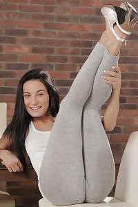 Breathtaking Raven Haired Doll Fills Both Her Pussy And Ass