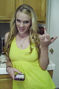 Blonde Princess Heidi Goes Down To Munch A Fat Knob And Later Got Her Manicured Snatch Wet