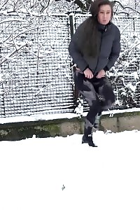 Lara Fox Relieves Her Piss Desperation In The Ground