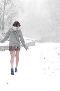 Inviting Babe Melts Snow As She Pisses Outside
